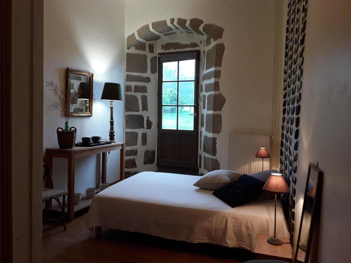 Les Chambres Du Logis Du Chatelier Bressuire Kültér fotó
