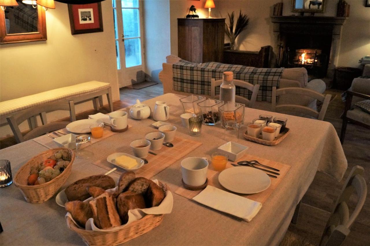 Les Chambres Du Logis Du Chatelier Bressuire Kültér fotó